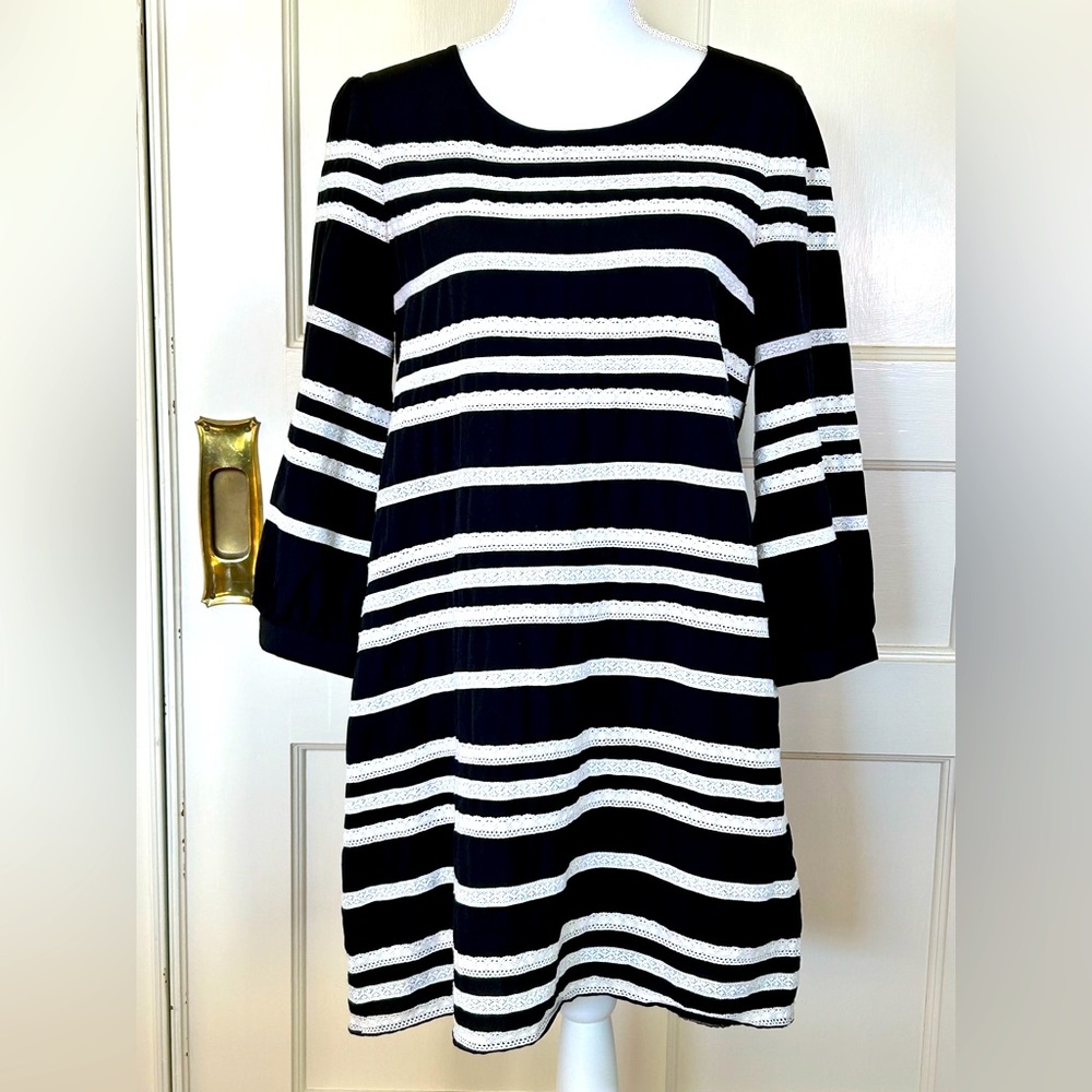 Uncle Frank Anthropologie Women’s Black/White Lace Appliqué Shift Dress Large